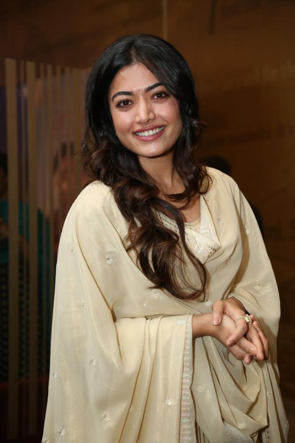 rashmika-mandanna-stills-5-8.jpg