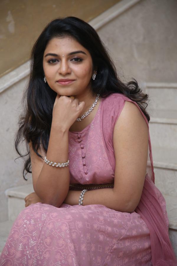 raveena-ravi-stills-16.jpg