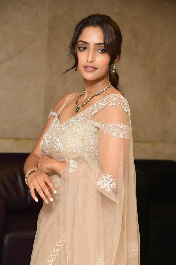 reba-monica-john-stills-2-11.jpg