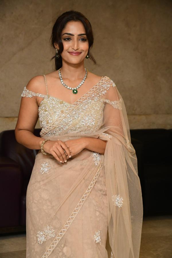 reba-monica-john-stills-2-2.jpg