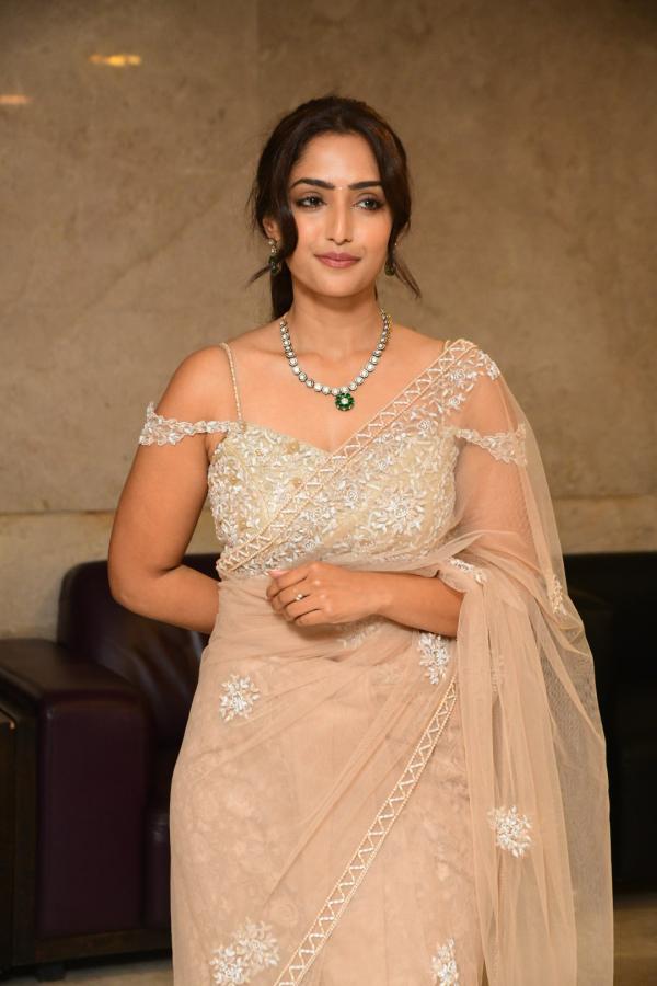 reba-monica-john-stills-2-3.jpg