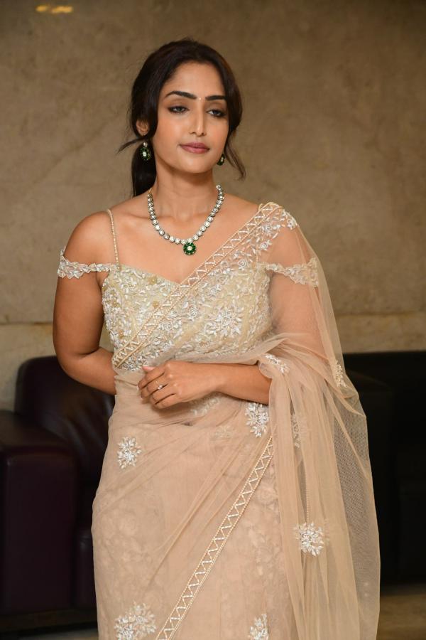 reba-monica-john-stills-2-5.jpg