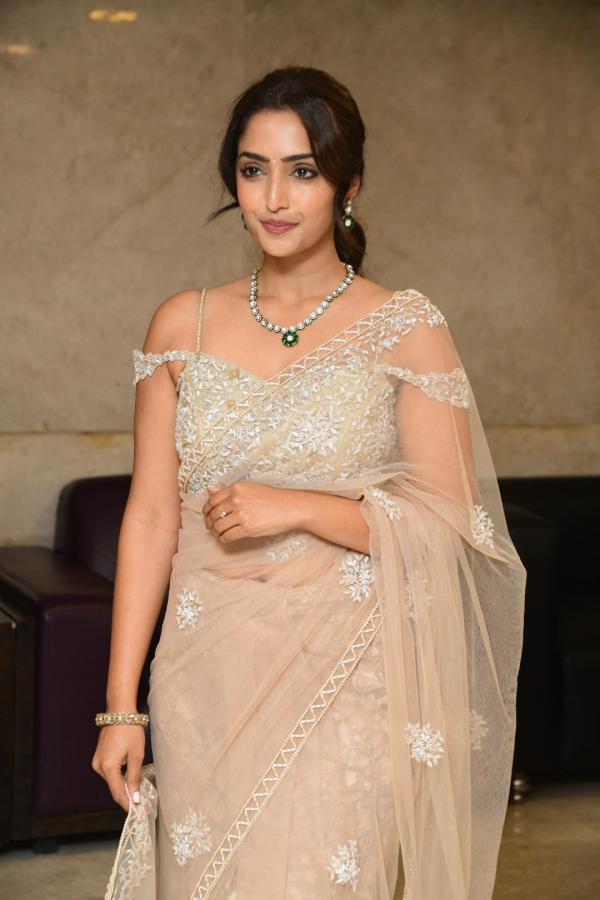 reba-monica-john-stills-2-6.jpg