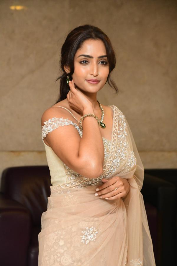 reba-monica-john-stills-2-9.jpg