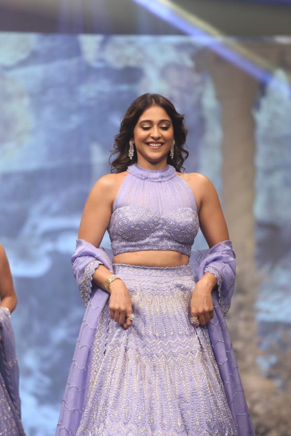 regina-cassandra-stills-2-5.jpg