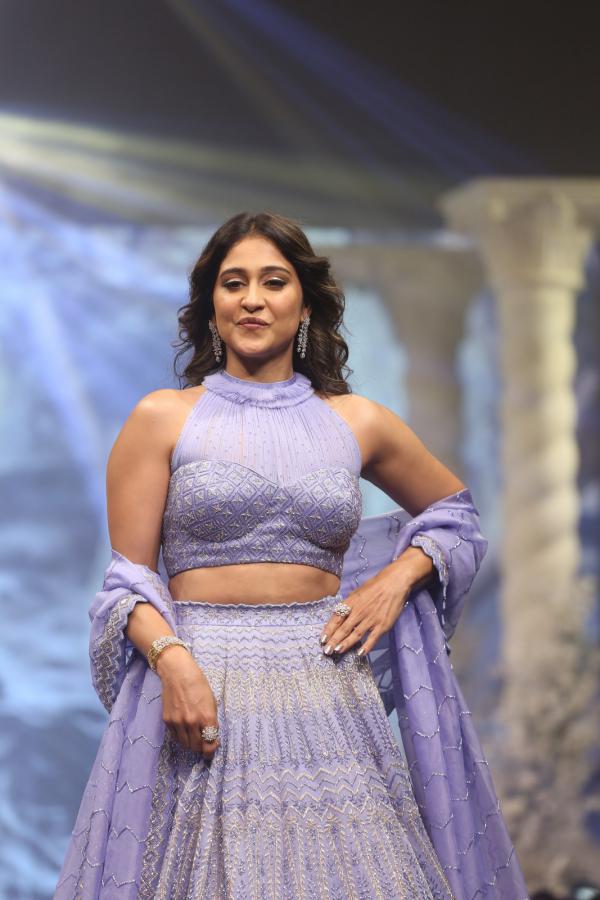 regina-cassandra-stills-2-7.jpg
