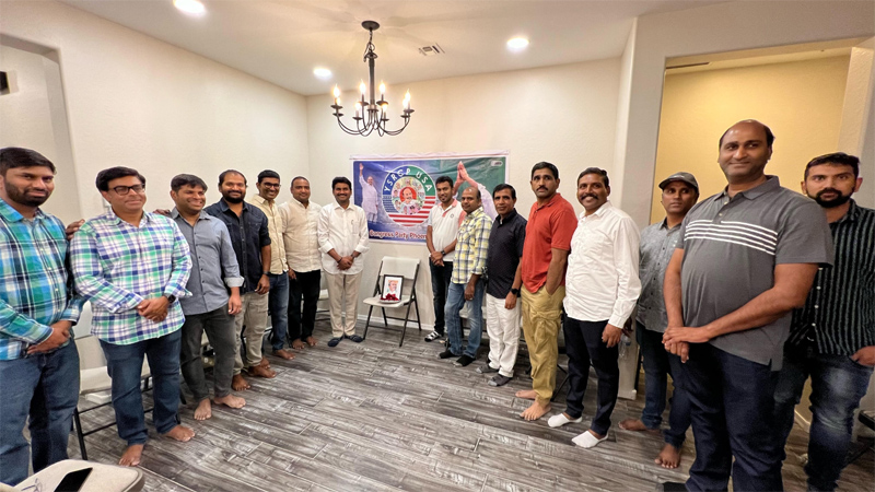 rich-tributes-paid-to-ysr-by-ysrcp-phoenix-committee-2.jpg