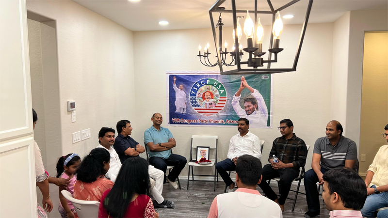 rich-tributes-paid-to-ysr-by-ysrcp-phoenix-committee-3.jpg