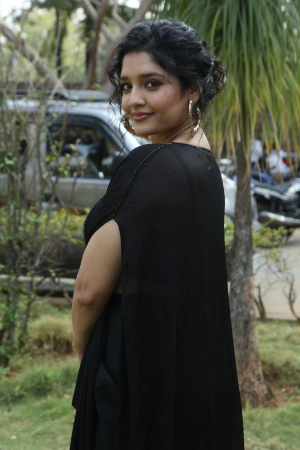 rithika-singh-stills-2-11.jpg