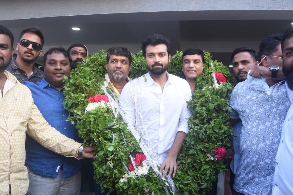 rowdy-boys-movie-success-meet-13.jpg