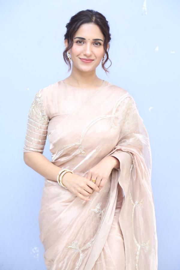 ruhani-sharma-stills-10.jpg