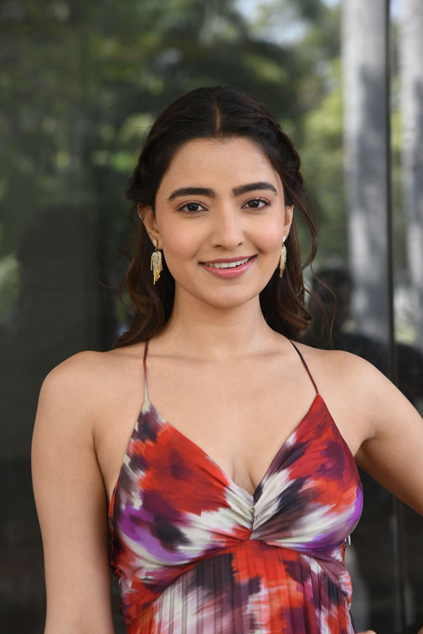 rukshar-dhillon-stills-5-22.jpg