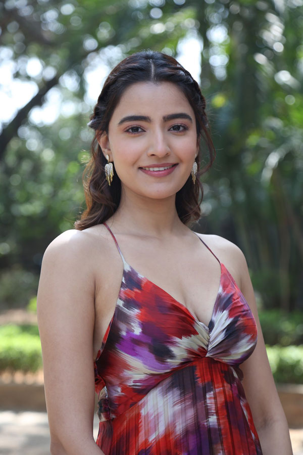 rukshar-dhillon-stills-5-7.jpg