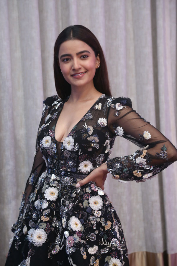 rukshar-dhillon-stills-6-14.jpg