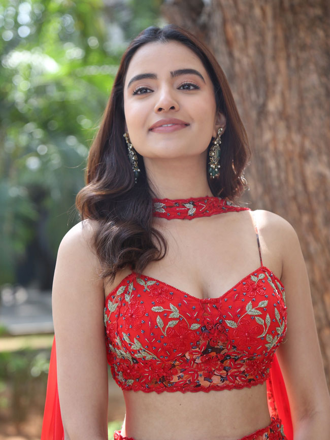 rukshar-dhillon-stills-7-10.jpg
