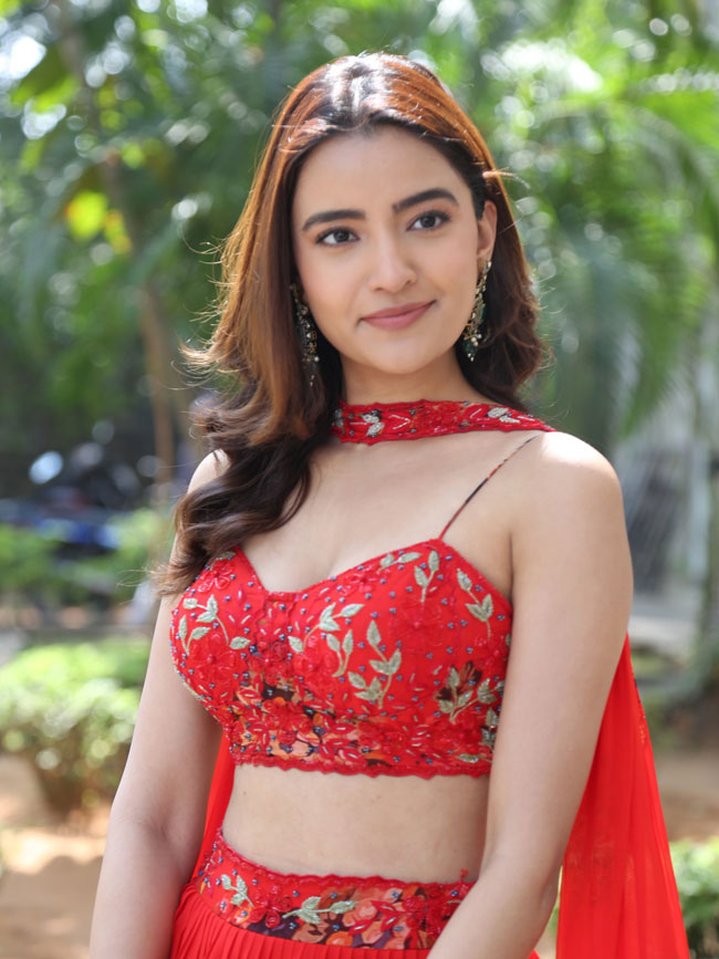 rukshar-dhillon-stills-7-13.jpg