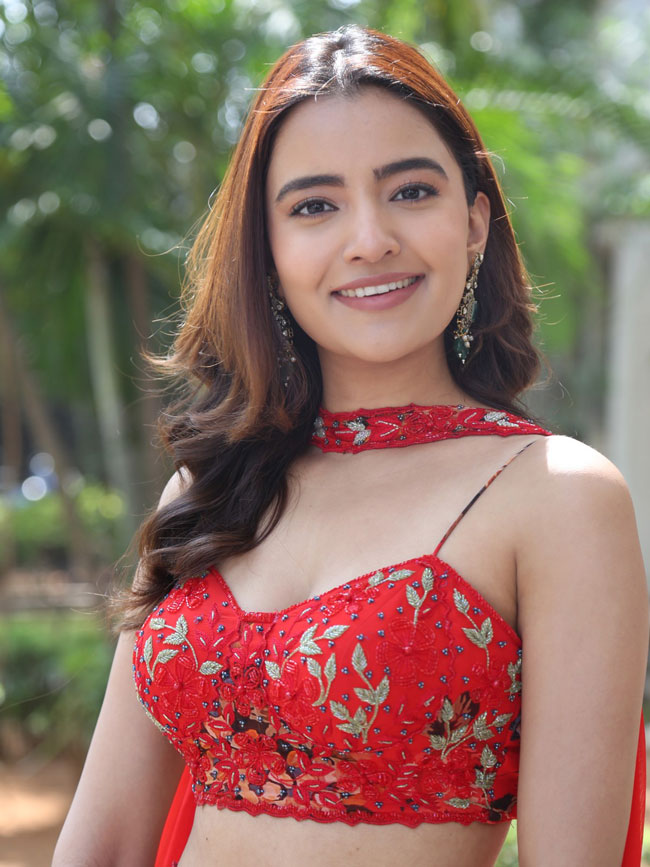 rukshar-dhillon-stills-7-14.jpg