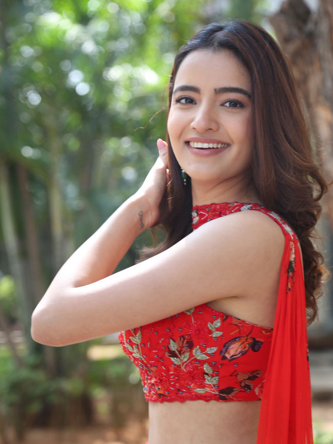 rukshar-dhillon-stills-7-15.jpg