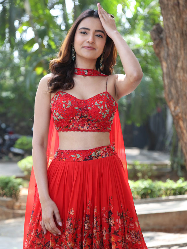 rukshar-dhillon-stills-7-27.jpg