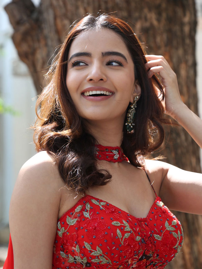 rukshar-dhillon-stills-7-30.jpg