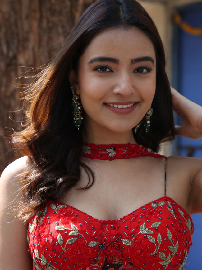 rukshar-dhillon-stills-7-4.jpg
