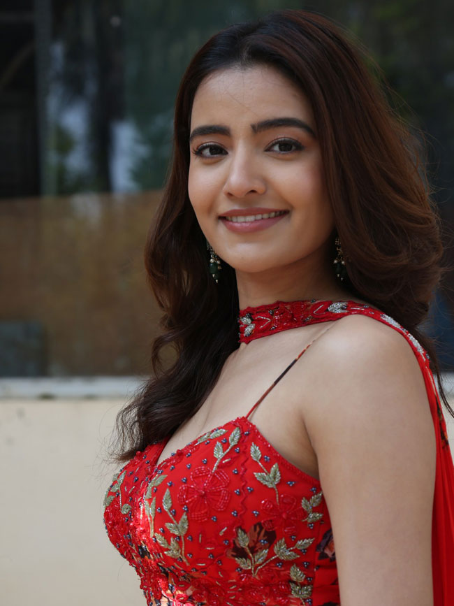rukshar-dhillon-stills-7-5.jpg