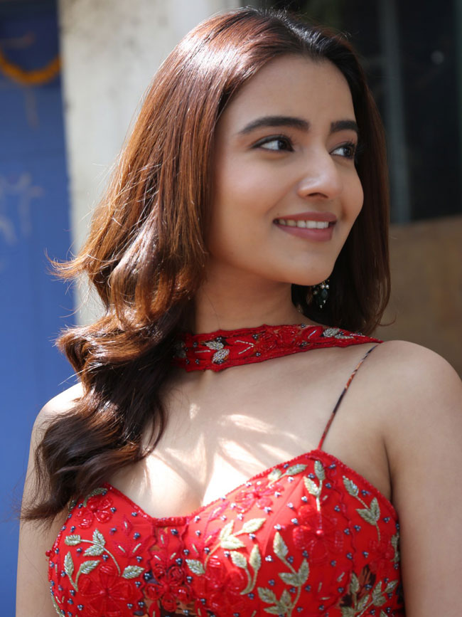 rukshar-dhillon-stills-7-9.jpg