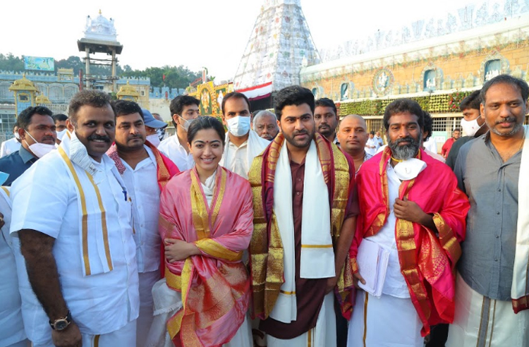 Sharwanand Rashmika Visits Tirumala