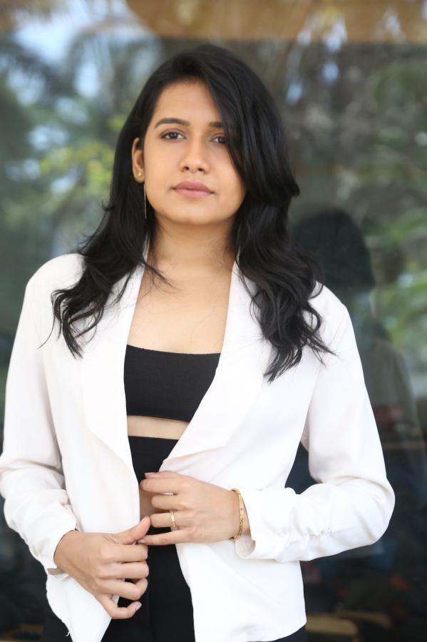 samyukta-vasudevan-stills-10.jpg
