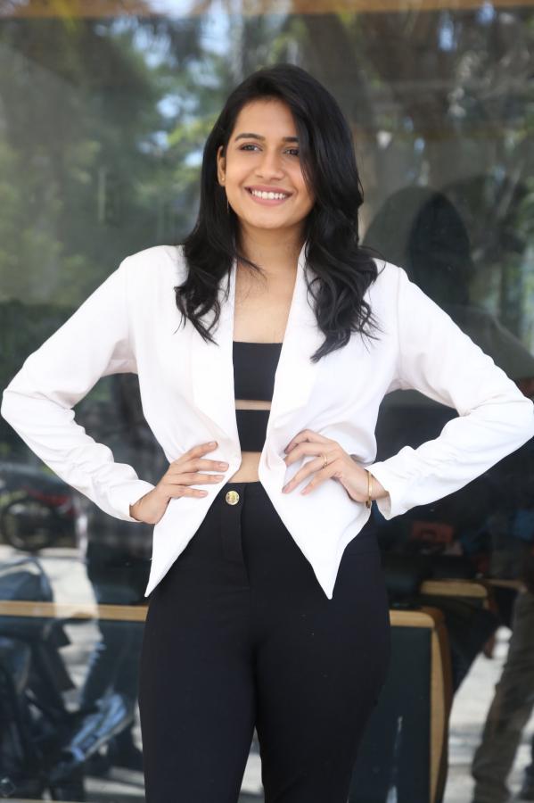 samyukta-vasudevan-stills-2.jpg