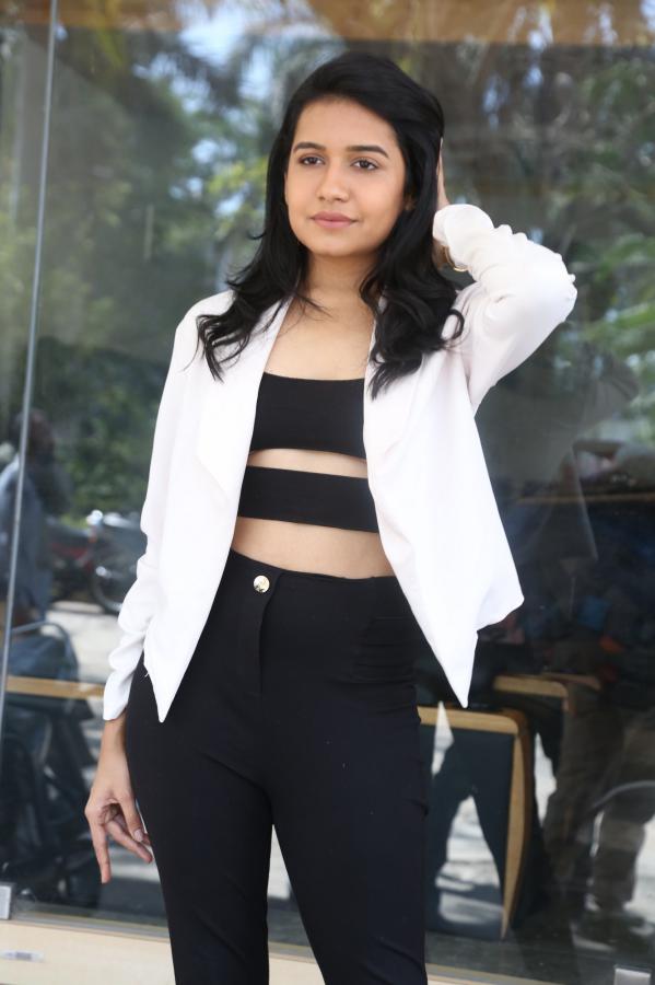 samyukta-vasudevan-stills-7.jpg