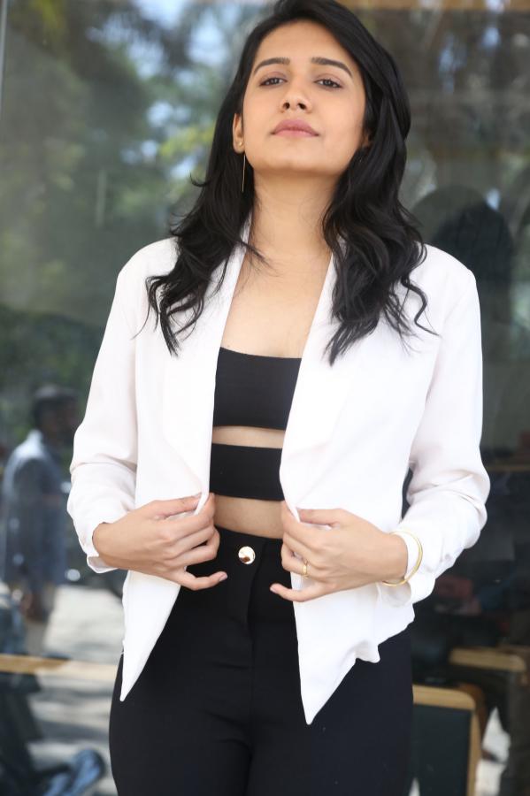 samyukta-vasudevan-stills-9.jpg