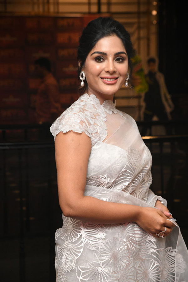 samyuktha-menon-stills-7-16.jpg