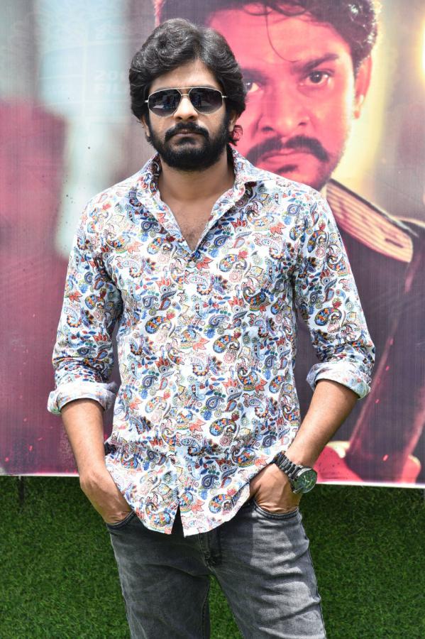 sandeep-madhav-stills-2.jpg