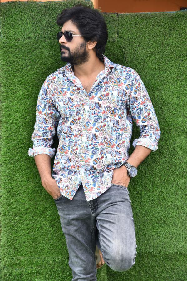 sandeep-madhav-stills-3.jpg