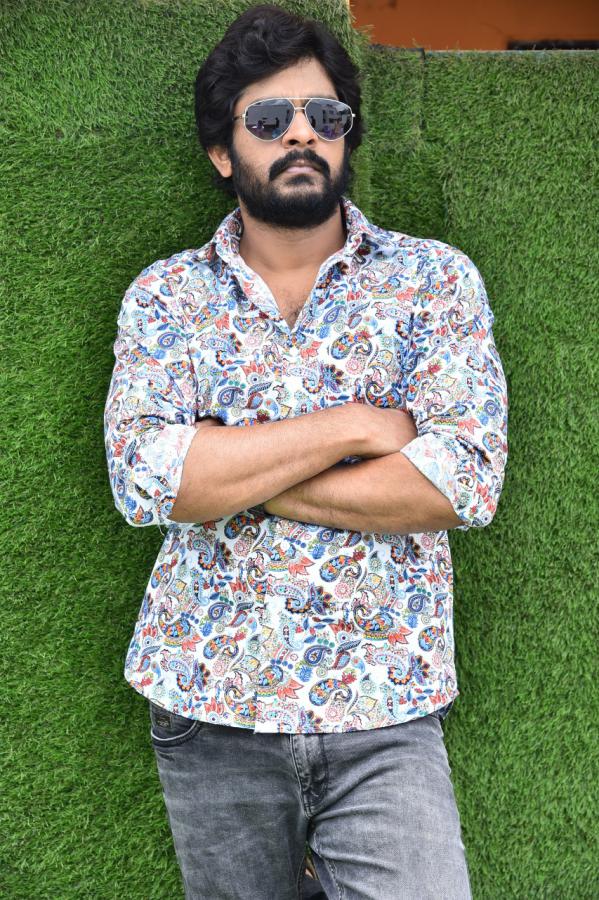 sandeep-madhav-stills-4.jpg