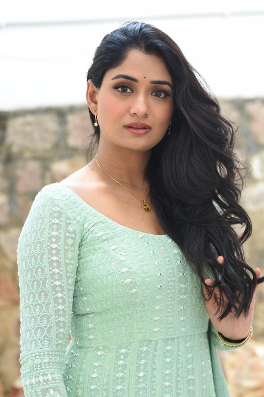 sandhya-raju-stills-2.jpg