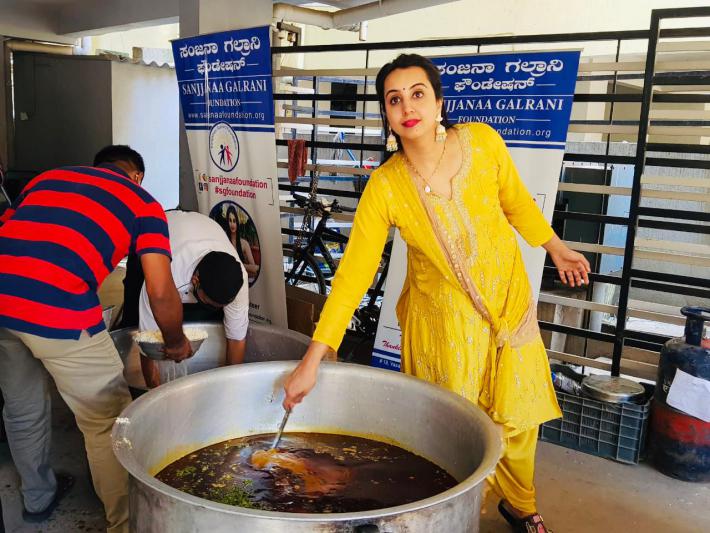 Sanjana Galrani Helps to Cine Workers