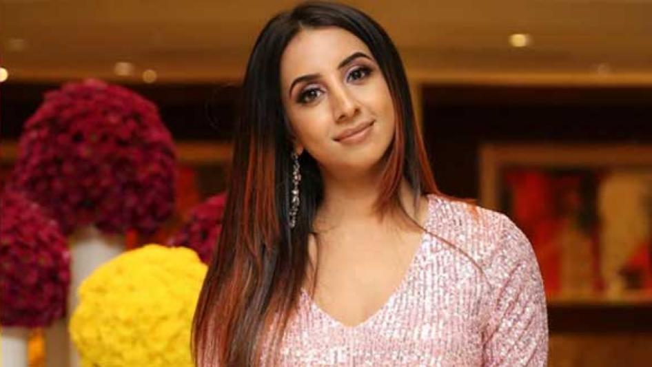 sanjana-galrani-helps-to-cine-workers-5.jpg