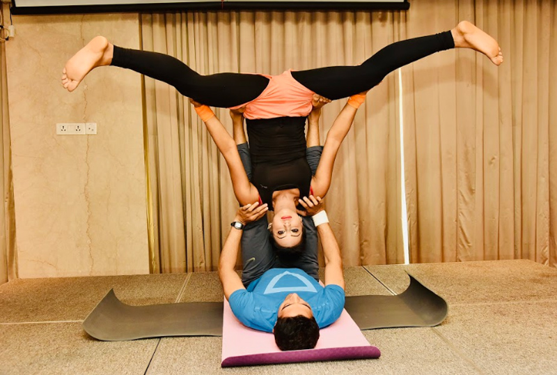 sanjana-galrani-yoga-stills-4.jpg