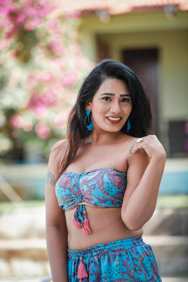 sanjana-naidu-stills-10.jpg