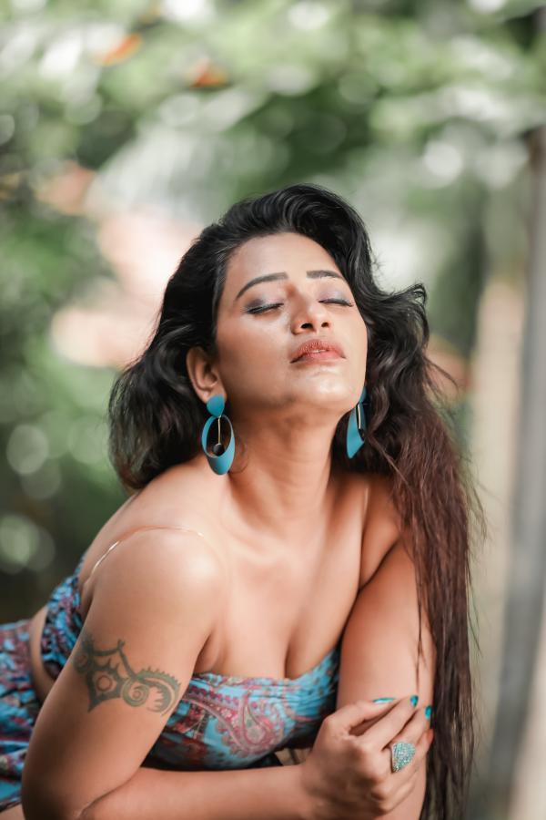 sanjana-naidu-stills-18.jpg