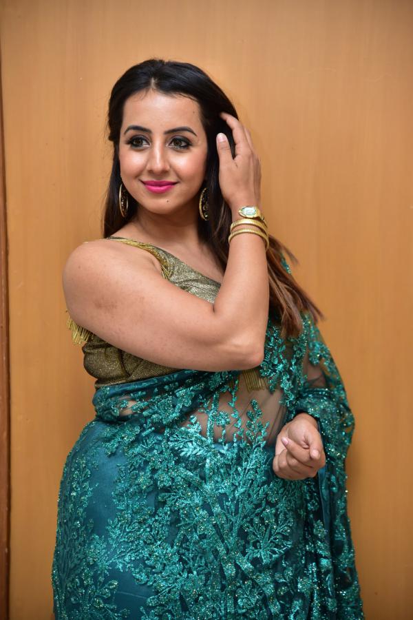 sanjjanaa-galrani-stills-5.jpg