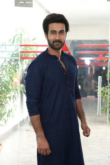 santosh-shoban-stills-3-2.jpg
