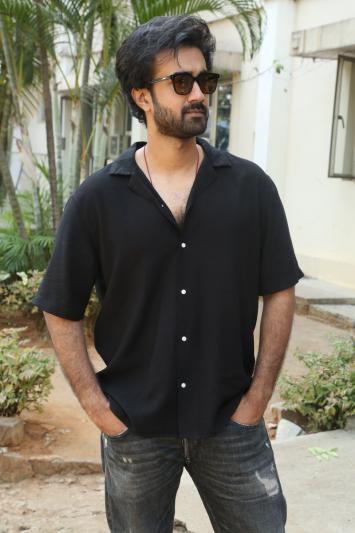 santosh-sobhan-stills-2.jpg