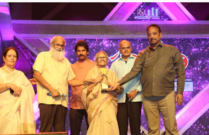 santosham-awards-2022-15.jpg