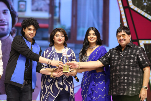 santosham-suman-tv-south-indian-film-awards-2-14.jpg