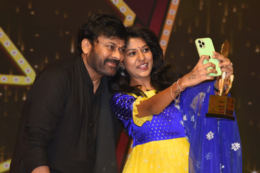 santosham-suman-tv-south-indian-film-awards-2-3.jpg