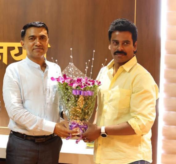 santosham-suresh-kondeti-met-goa-cm-1.jpg