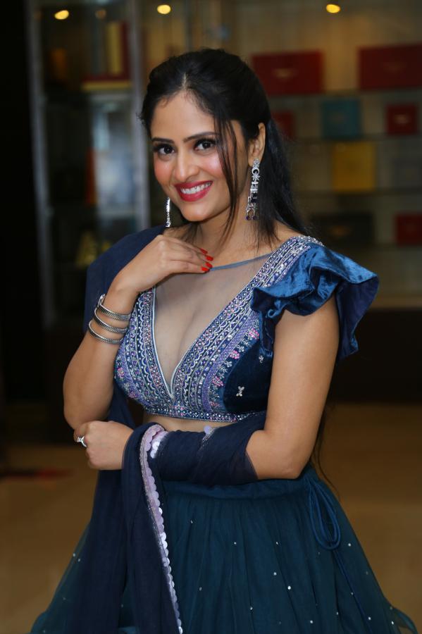 sanya-thakur-stills-4.jpg